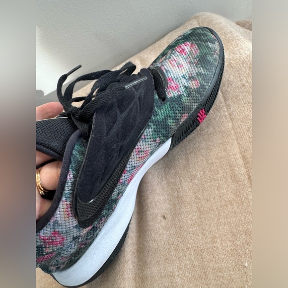 Nike Kyrie 2018 Low \'Floral\' Black Men\'s Size 10 (Barely Used) main image 11
